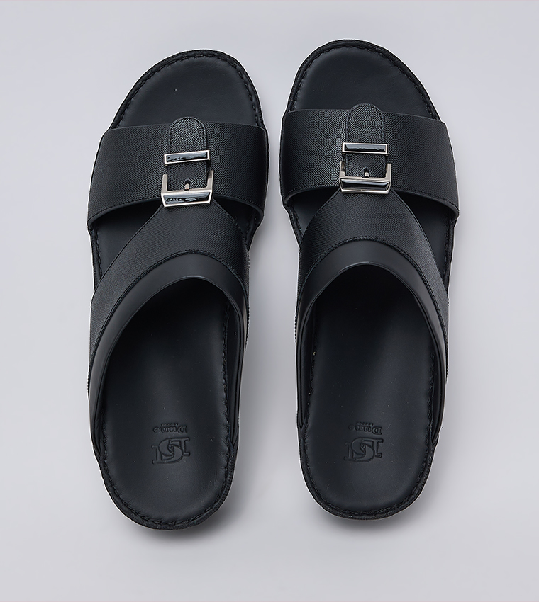 نعال بمقدمة مفتوحة