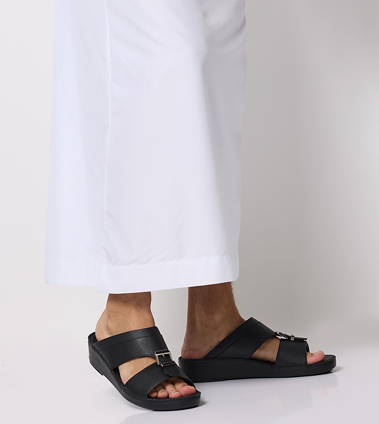 نعال بمقدمة مفتوحة