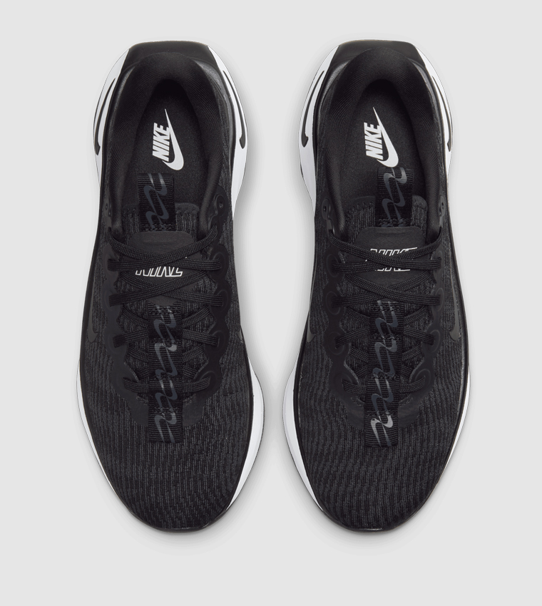 ESCAPE MOMENTUM Training Shoes