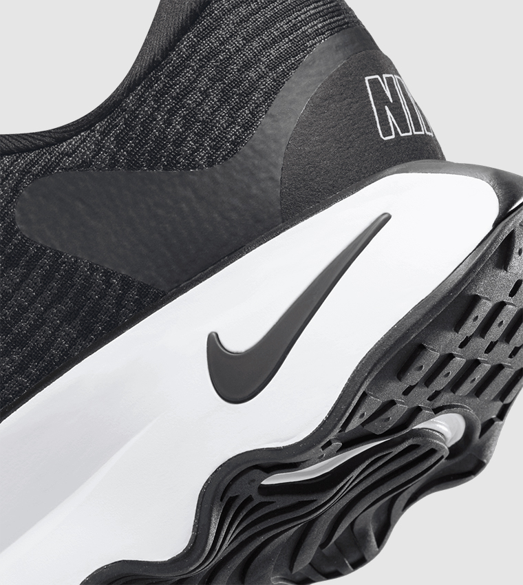 ESCAPE MOMENTUM Training Shoes