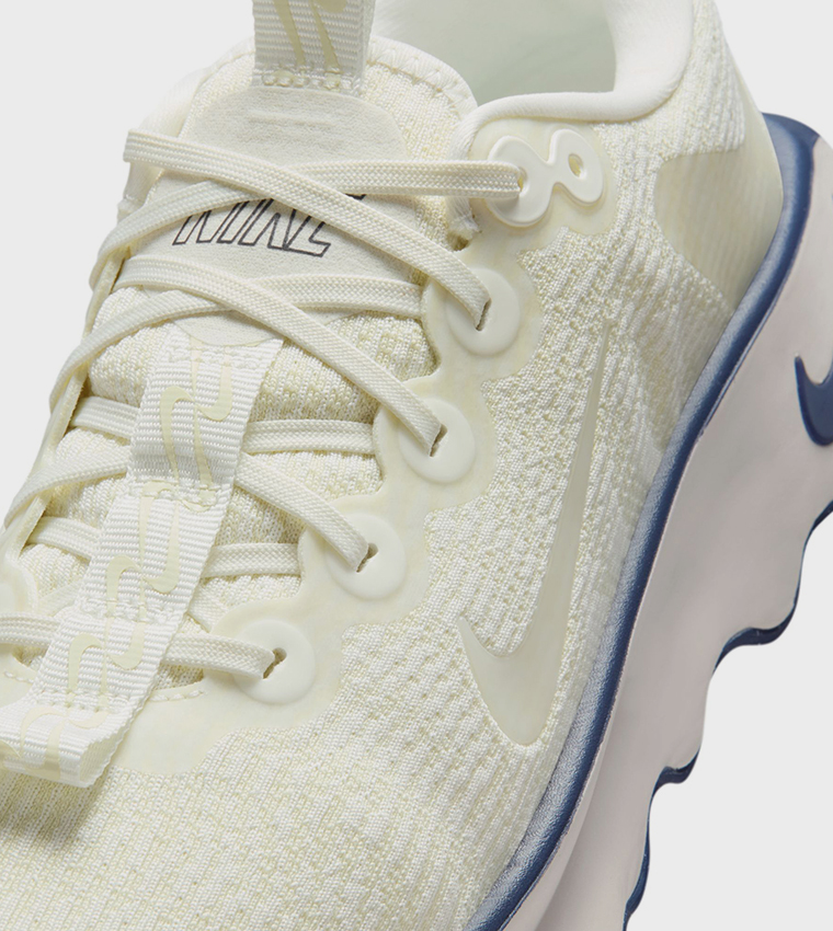 MOTIVA Lace-Up Walking Shoes