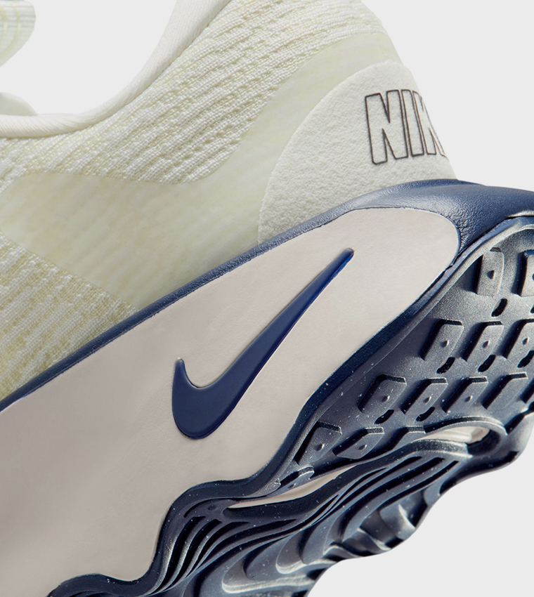 MOTIVA Lace-Up Walking Shoes