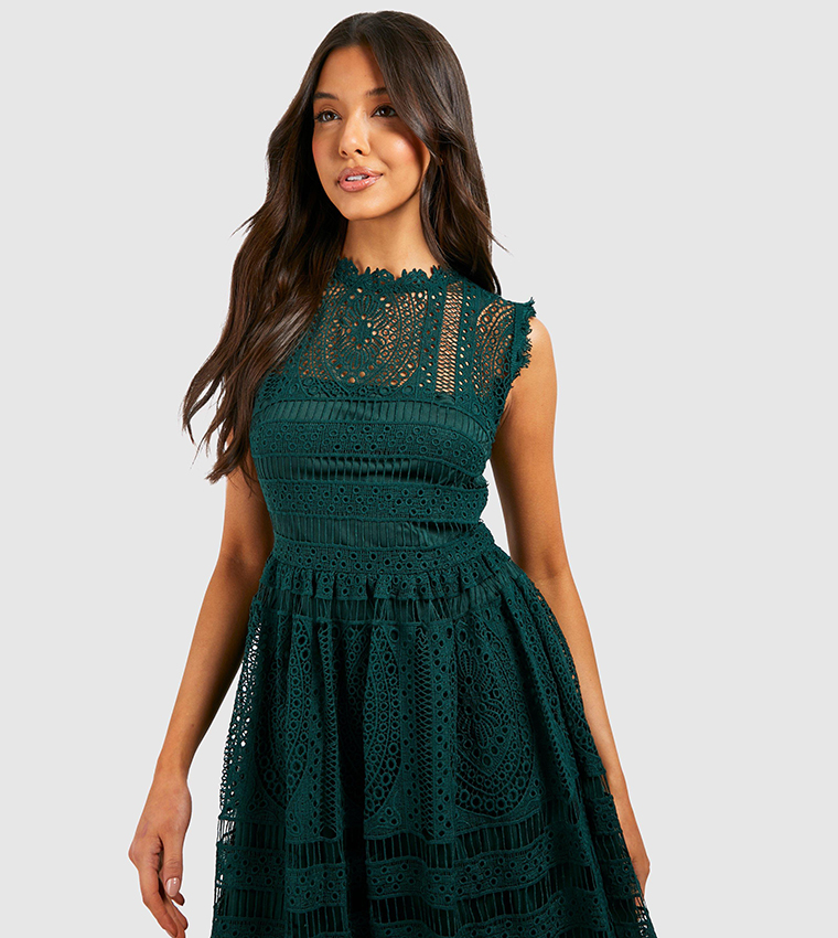 Buy Boohoo Boutique Lace Skater Bridesmaid Dress In Green | 6thstreet  Bahrain