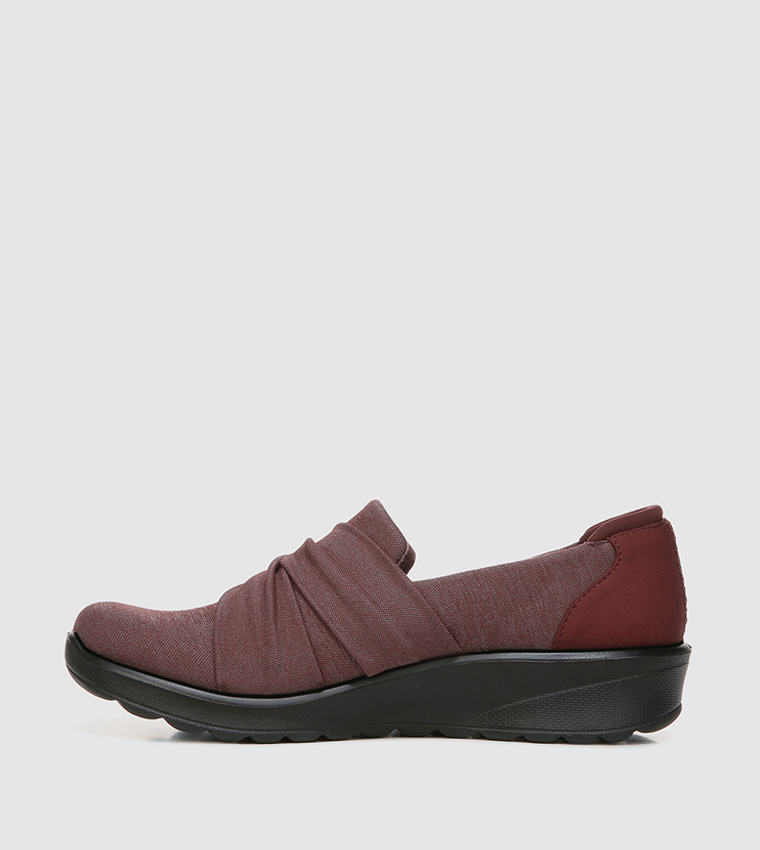 GLIMMER Twist Detailed Slip-On Shoes