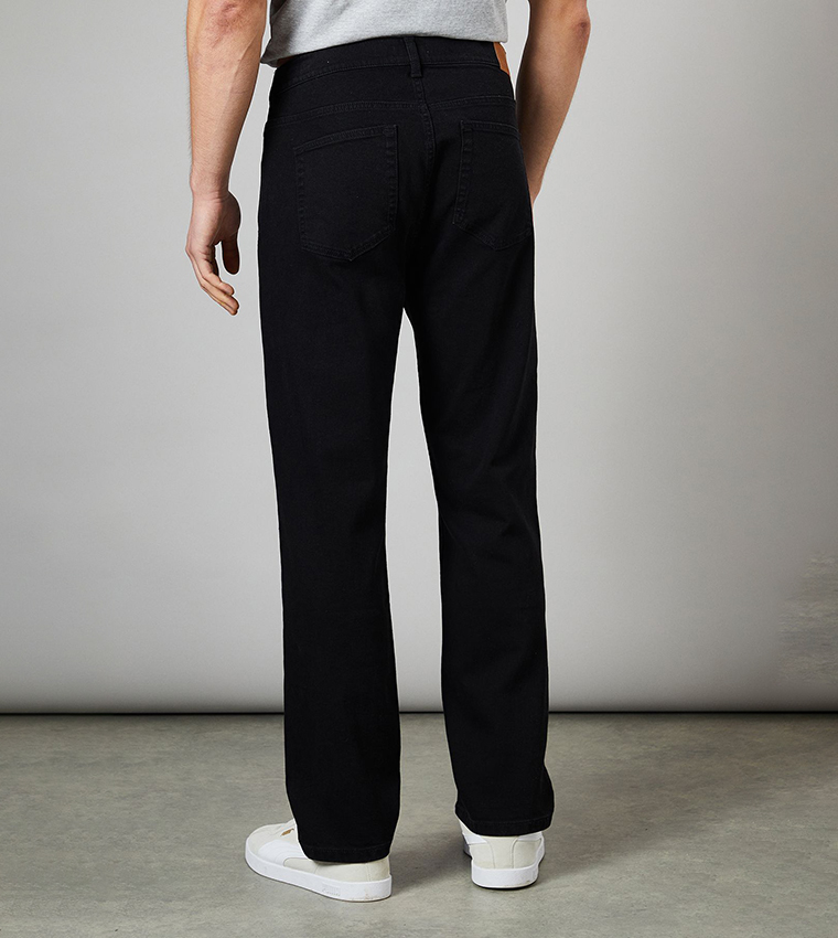 بنطال بقصة مستقيمة 