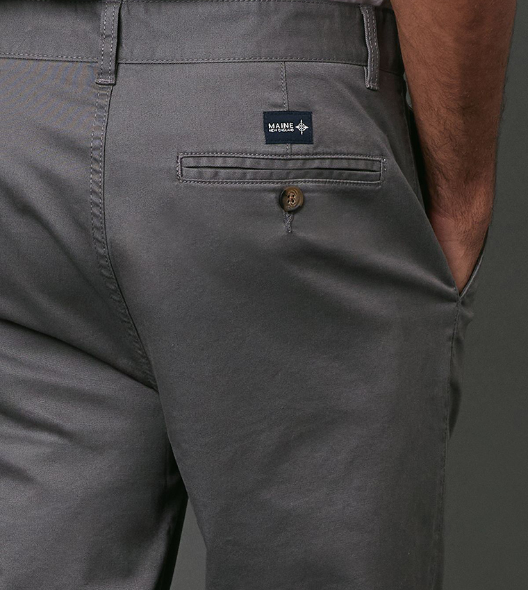 بنطال تشينو ضيق