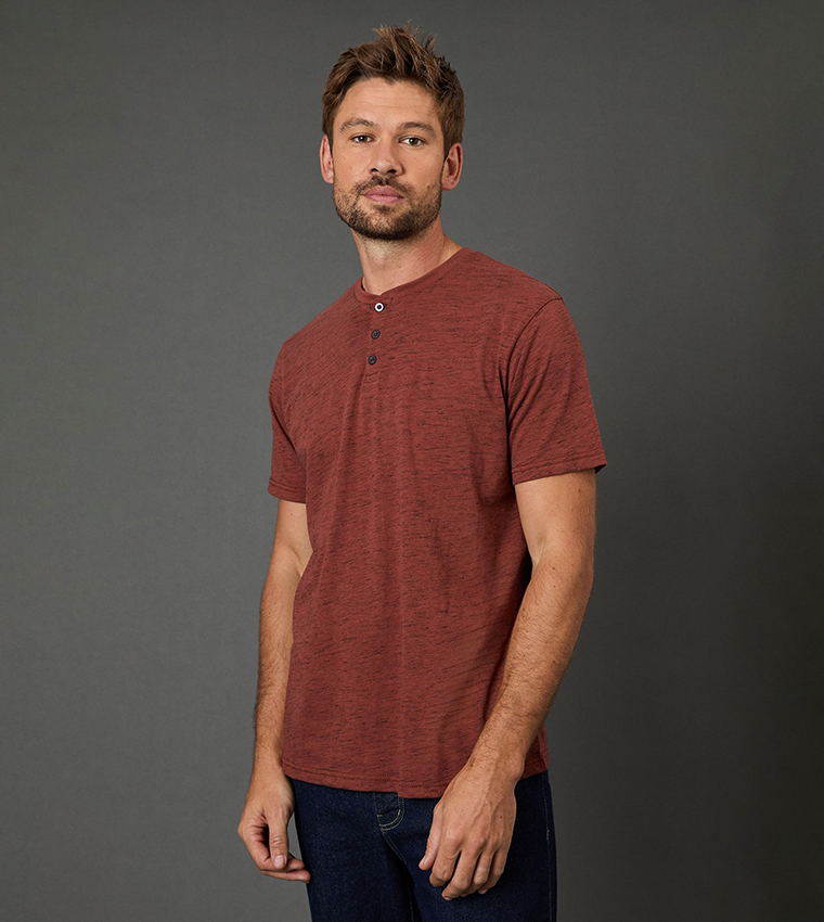 تيشيرت كم قصير بقبة مستديرة  