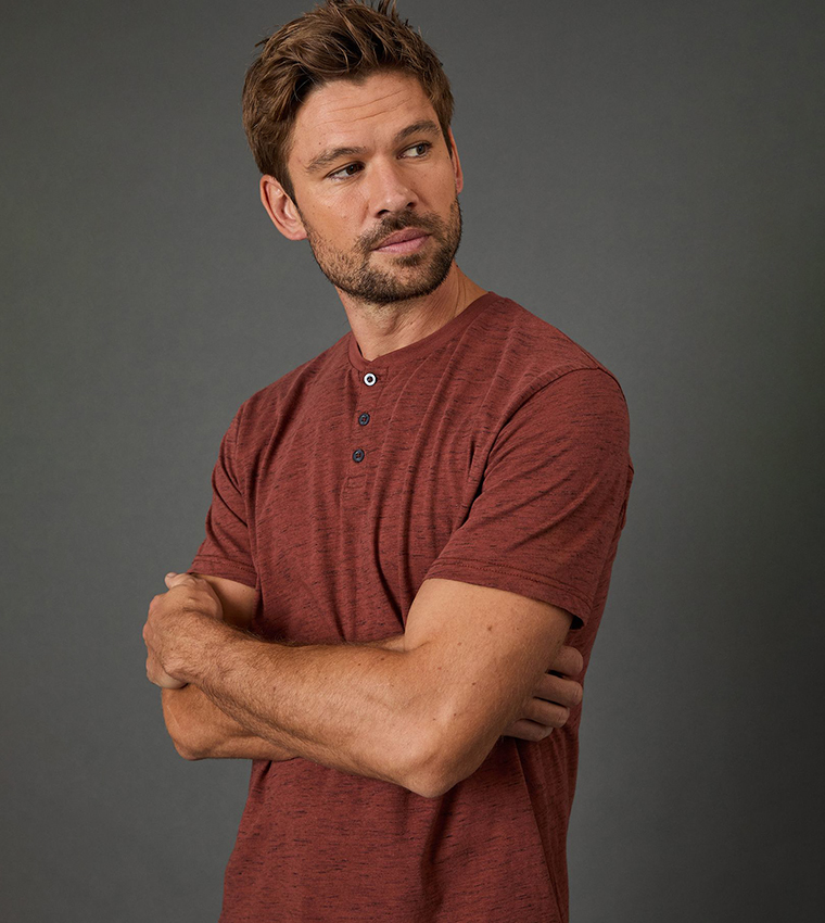 تيشيرت كم قصير بقبة مستديرة  