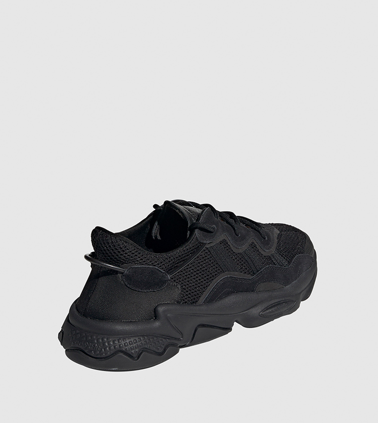 Ozweego black white online