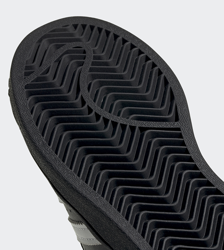 Superstar Low Top Sneakers