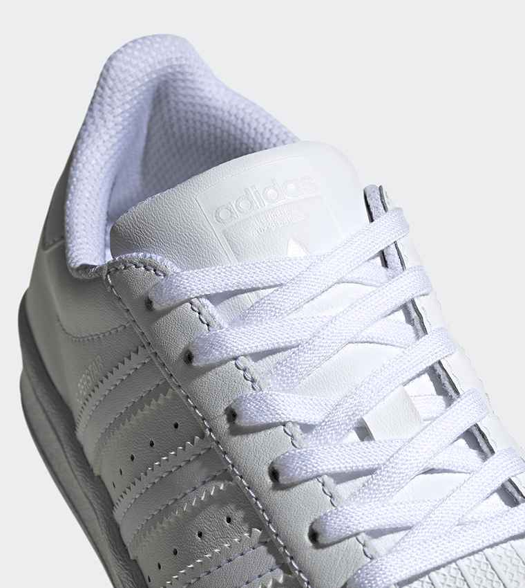 Superstar Low Top Sneakers