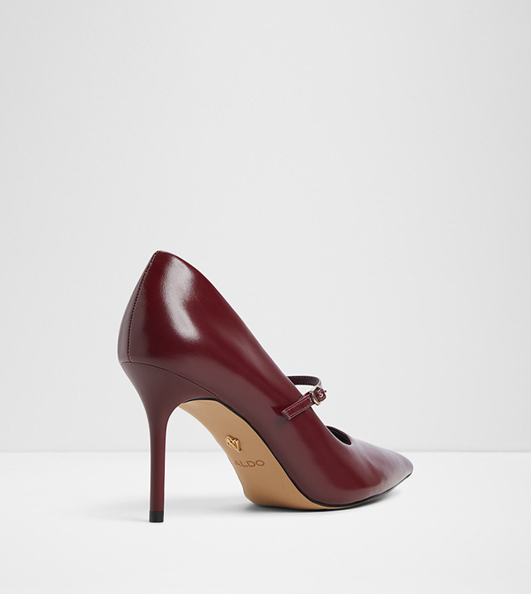 حذاء بكعب مع إبزيم 