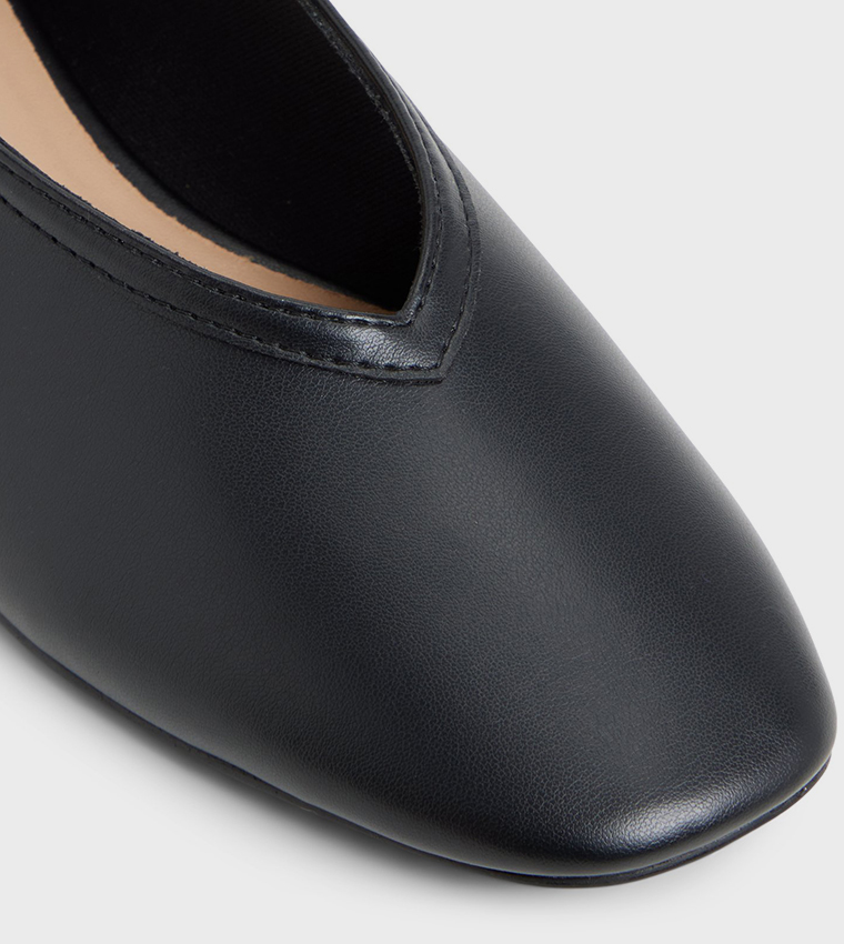 ELEYNORA Pointed Toe Ballerinas