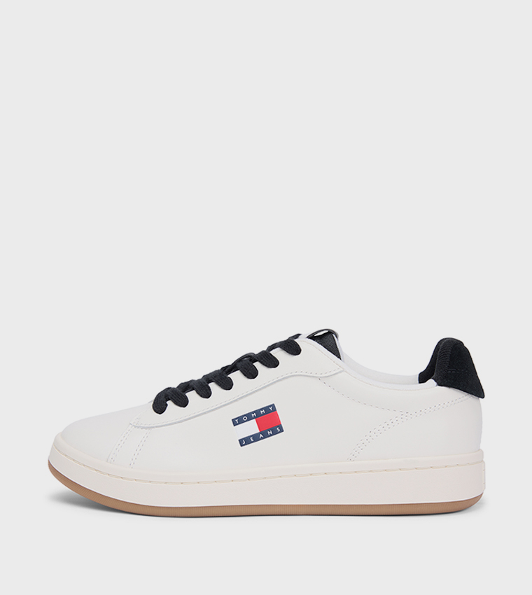 سنيكرز أرشيف بشعار