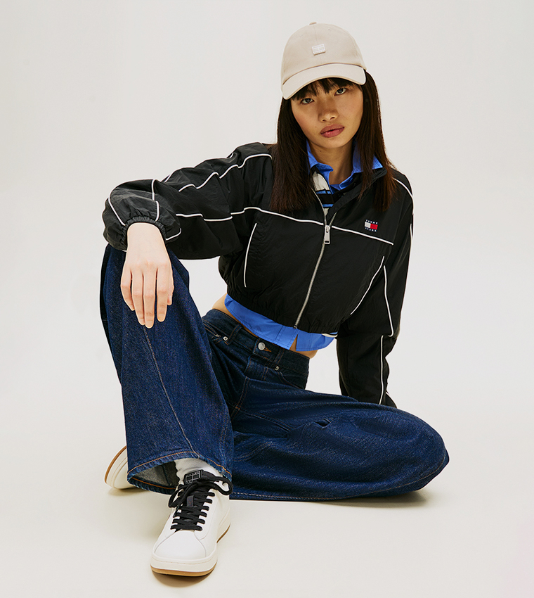 سنيكرز أرشيف بشعار