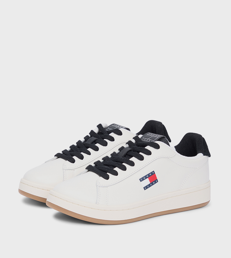 سنيكرز أرشيف بشعار