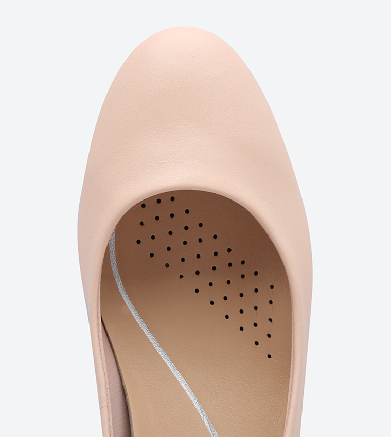 Buy Easy Spirit Ailene Pumps Light Pink In Light Pink 6thStreet Oman
