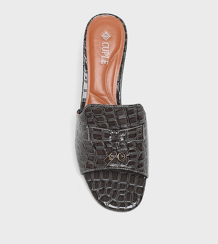 صندل كعب بمقدمة مفتوحة 