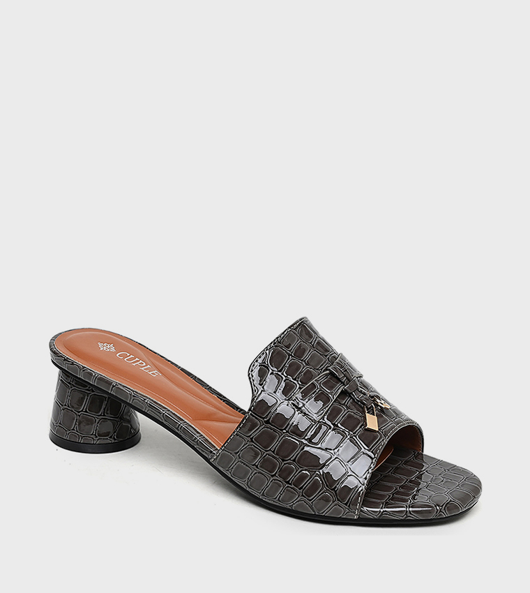 صندل كعب بمقدمة مفتوحة 