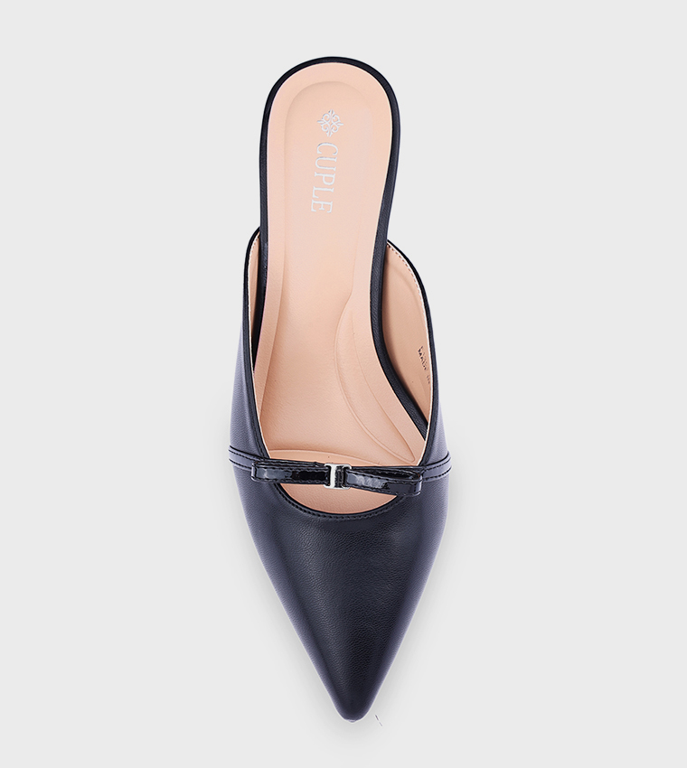 حذاء بمقدمة مدببة