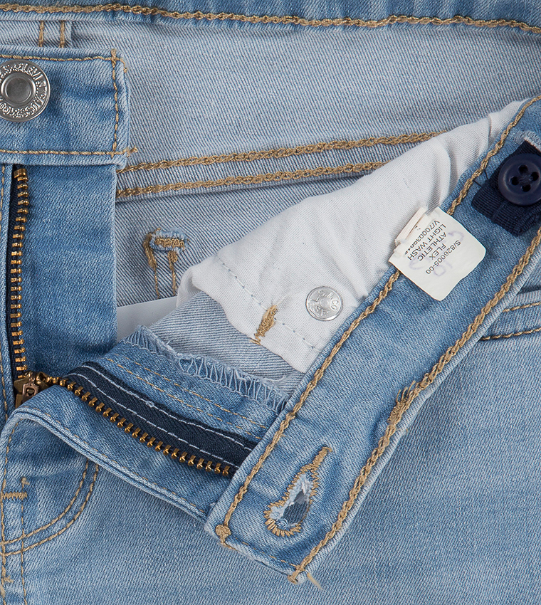 بنطال جينز ضيق 