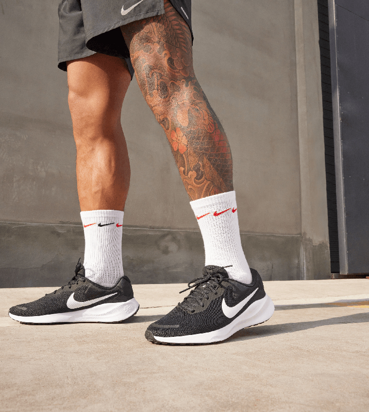 REVOLUTION 7 Lace Up Running Shoes