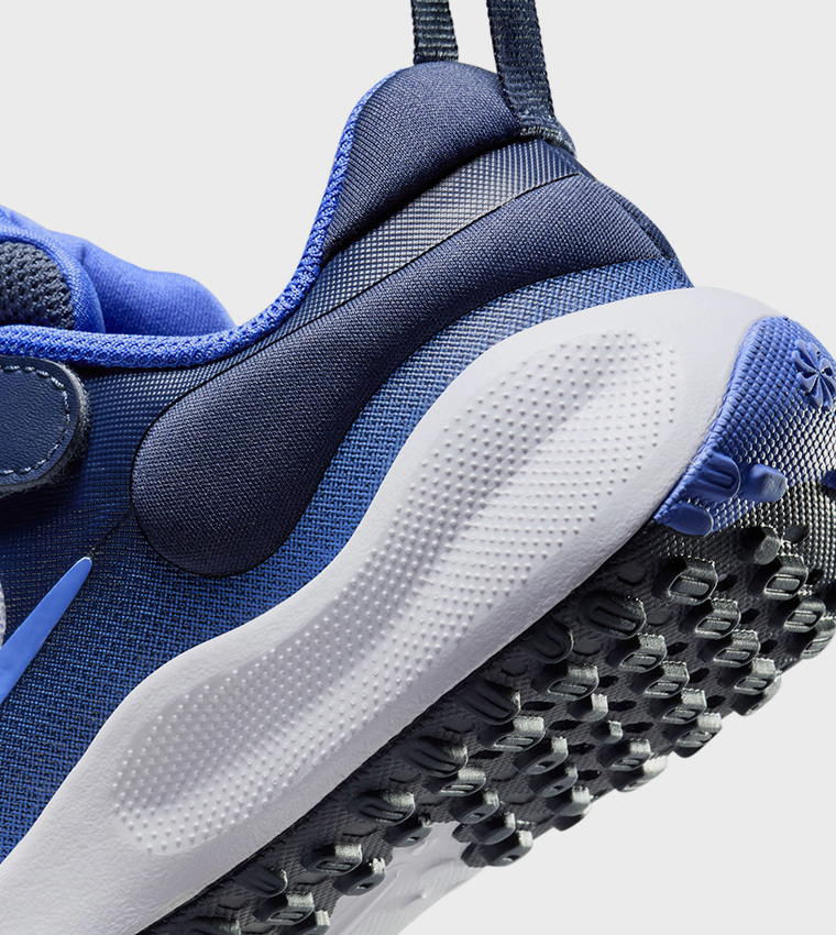 REVOLUTION 7 PSV Runner Sneakers
