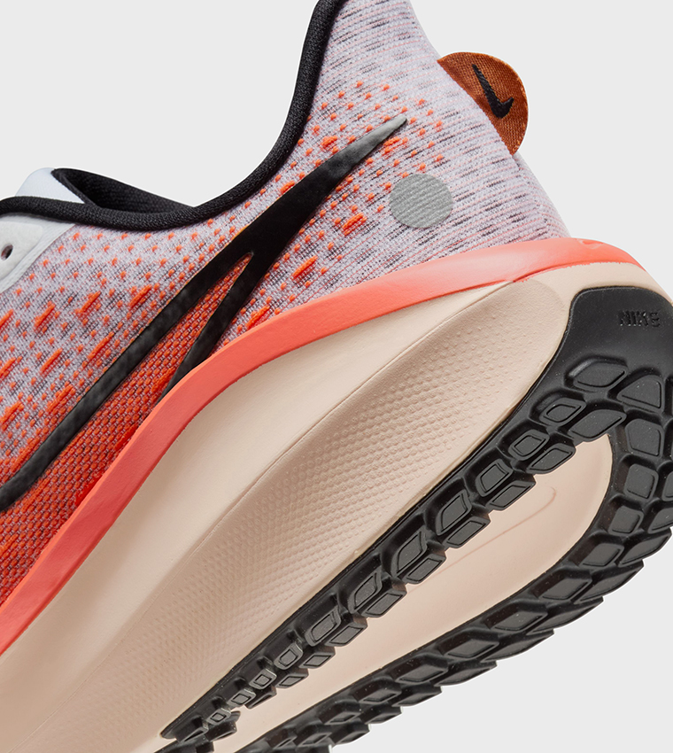 VOMERO 17 Runner Sneakers