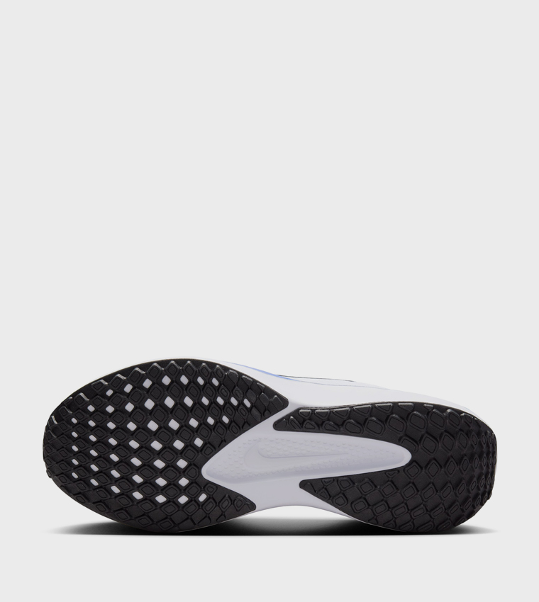 QUEST 6 Runner Sneakers