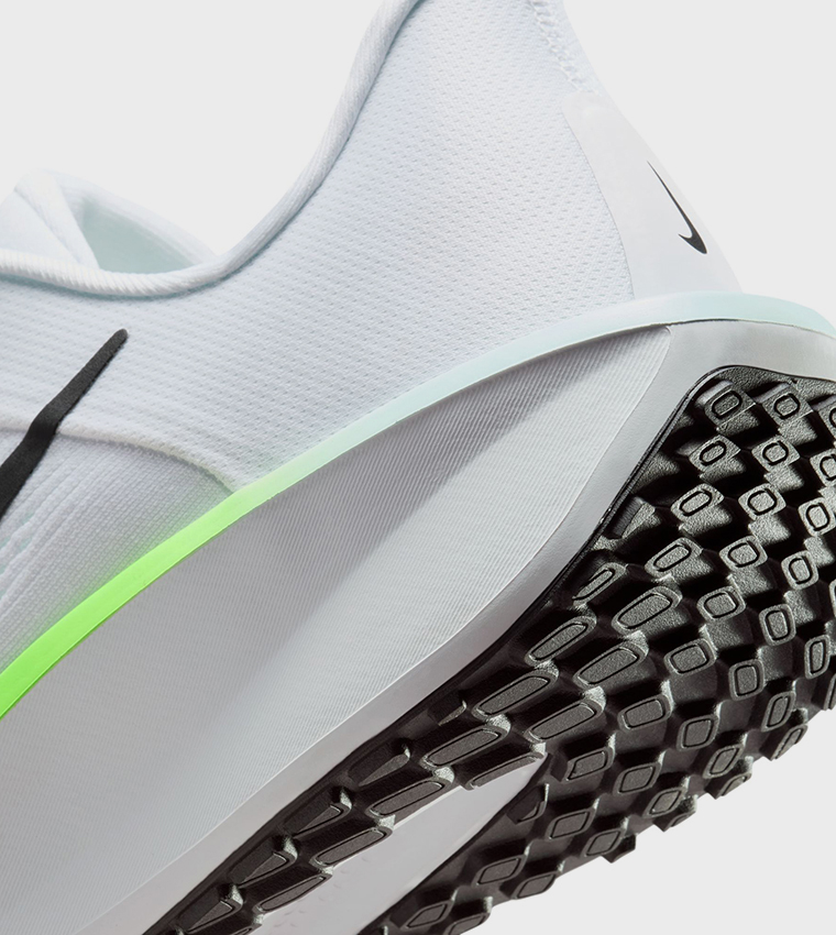 QUEST 6 Logo Print Running Shoes