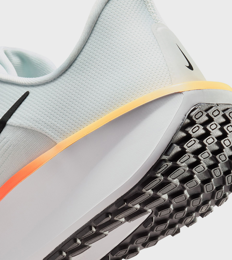 سنيكرز جري كويست 6 بطبعة شعار