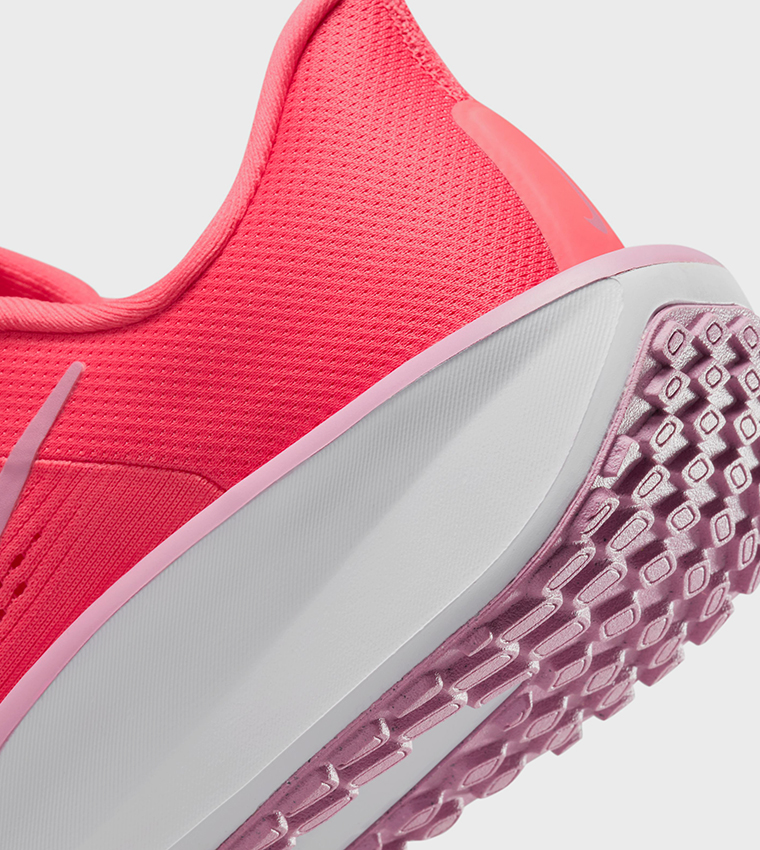 QUEST 6 Running Shoes