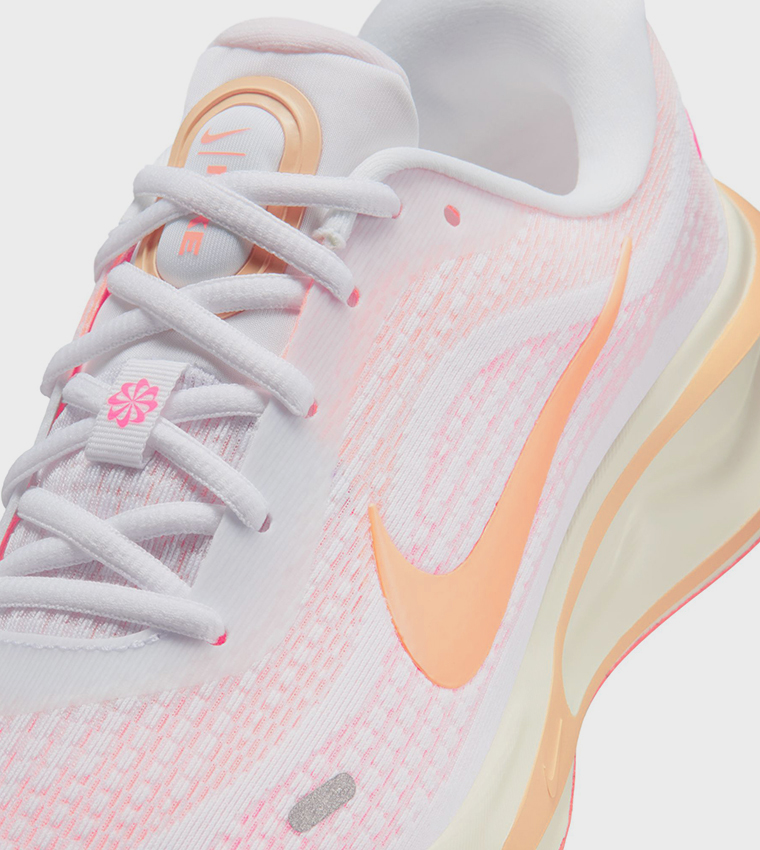 سنيكرز جري جيرني بطبعة شعار