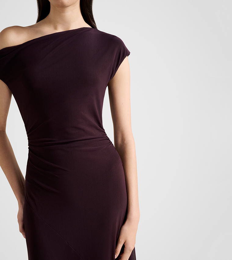 فستان ماكسي مزموم بقبة غير متماثلة 