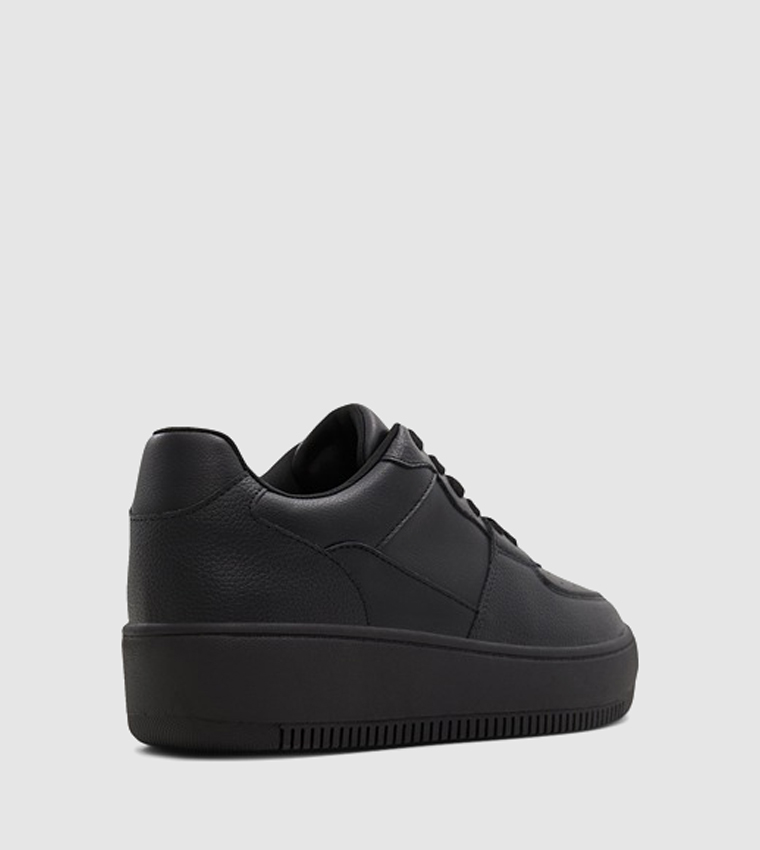 حذاء بيرفوراتد برباط 