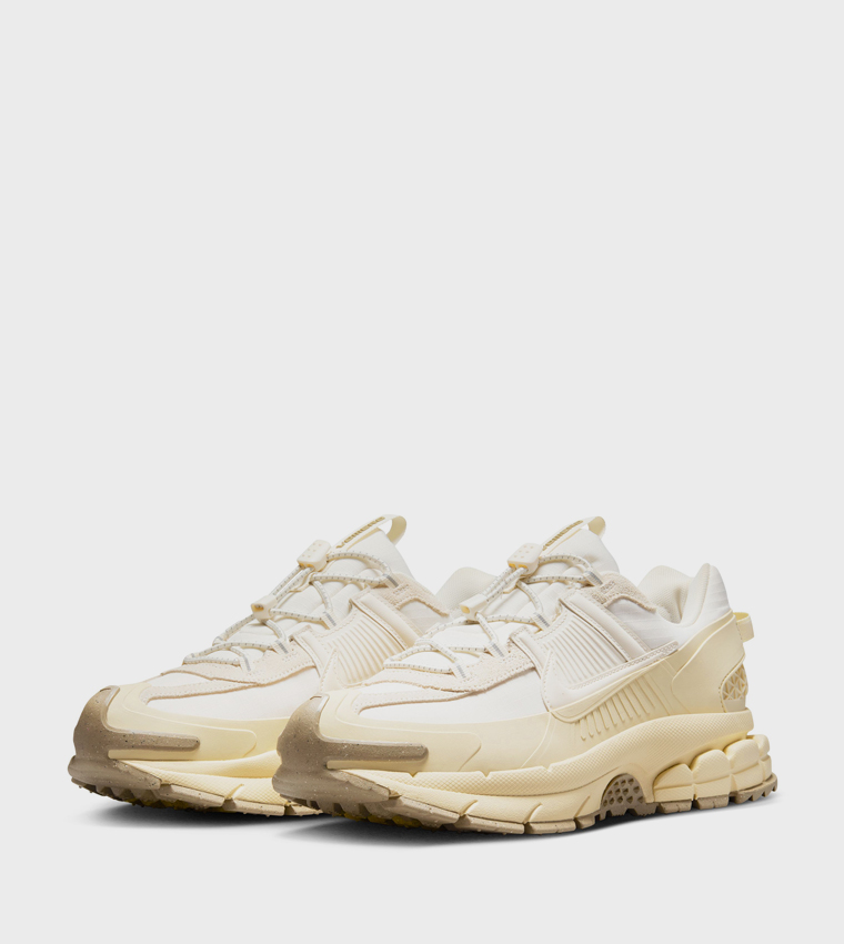 ZOOM VOMERO ROAM Sneakers