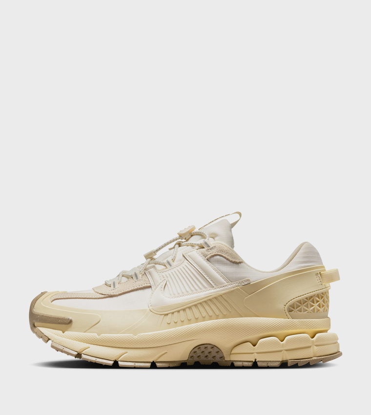 ZOOM VOMERO ROAM Sneakers