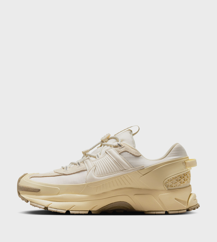 ZOOM VOMERO ROAM Sneakers