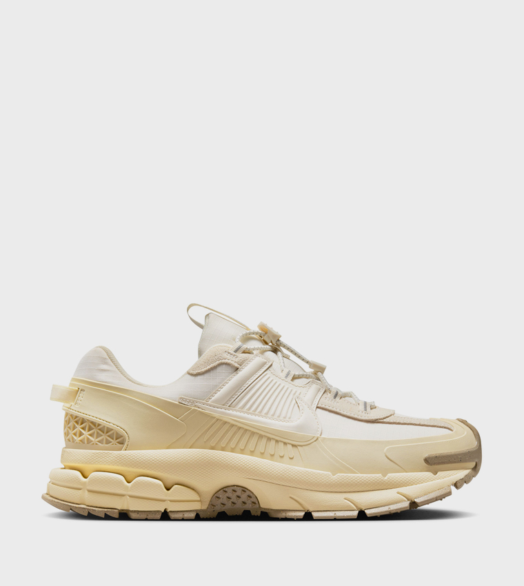 ZOOM VOMERO ROAM Sneakers