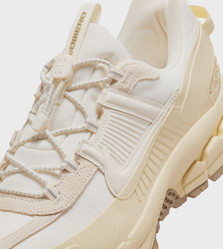 ZOOM VOMERO ROAM Sneakers