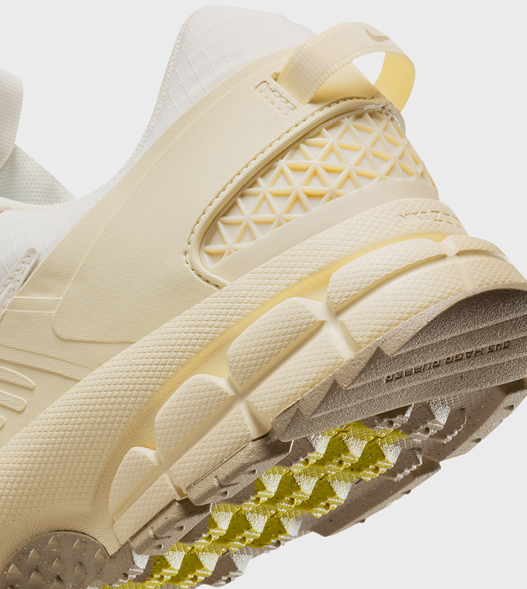 ZOOM VOMERO ROAM Sneakers