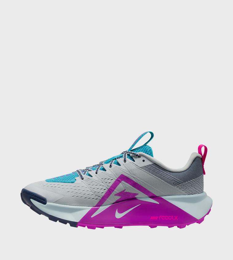 سنيكرز جري وايلد هورس 10