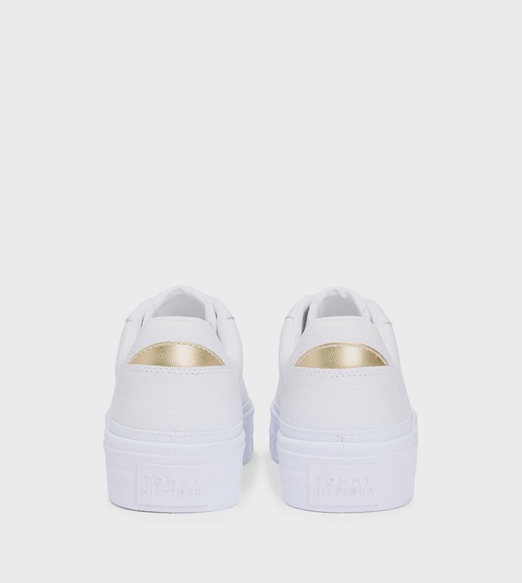 سنيكرز بلاتفورم بمقدمة مستديرة برباط