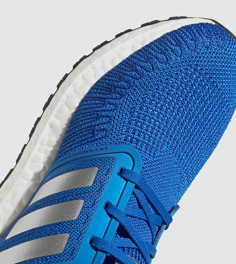 حذاء ألترا بوست 20 