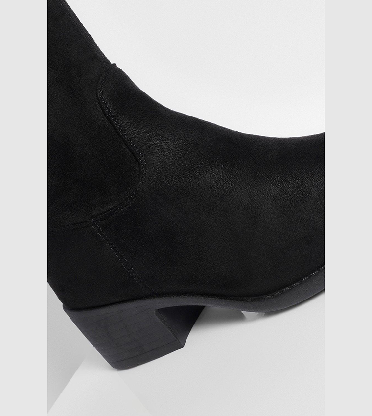 Buy Boohoo Flat Knee High Boots In Black 6thStreet UAE