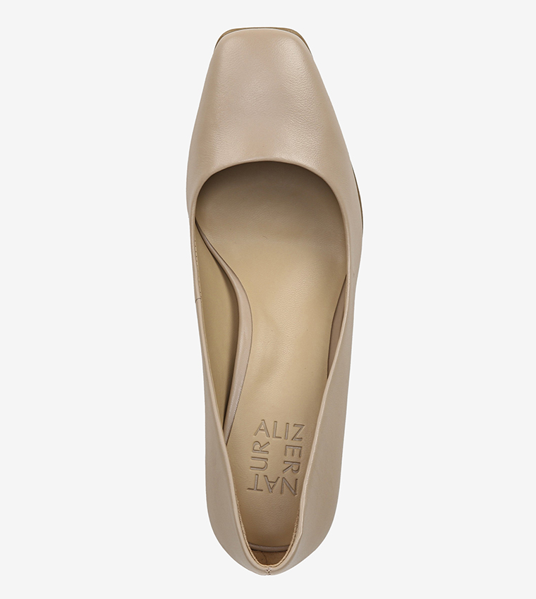 Naturalizer 2025 beige pumps