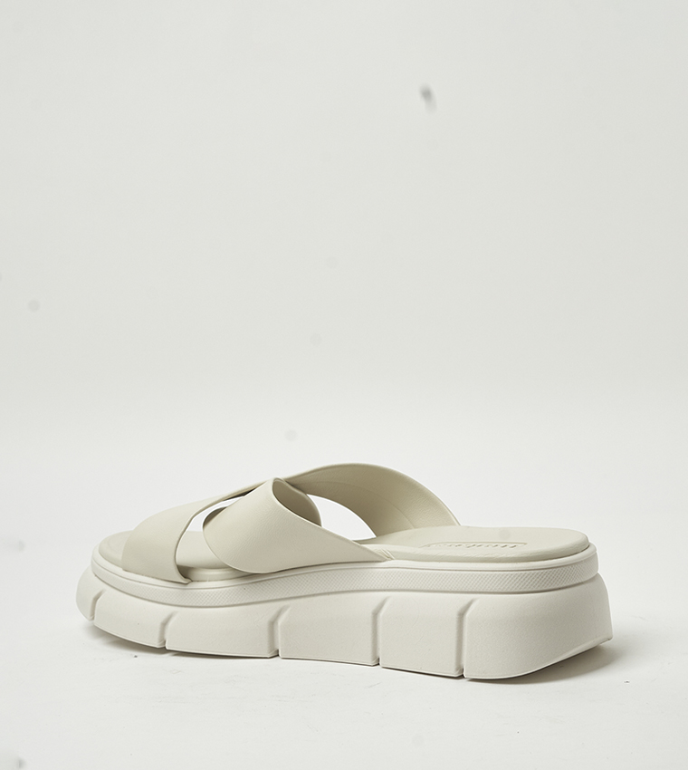 AMOURA Criss-Cross Platform Sandals