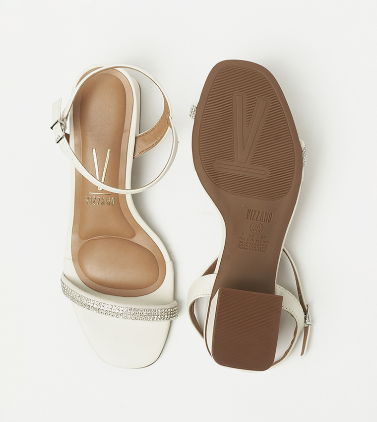 صندل بكعب مربع مزخرف