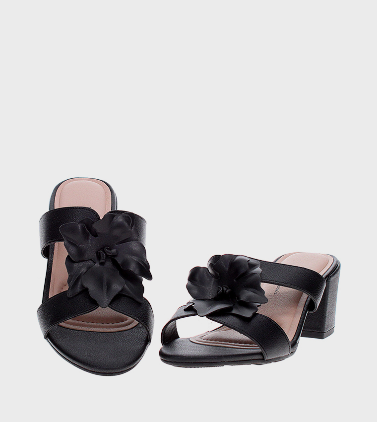 صندل كعب مزخرف بمقدمة مفتوحة وزخرفة الزهور