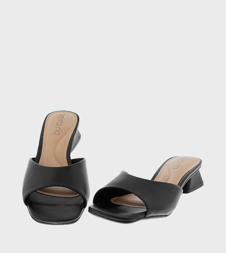 حذاء كعب بمقدمة مربعة